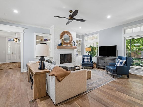 3rd image of 200 Sharon Rose Ct