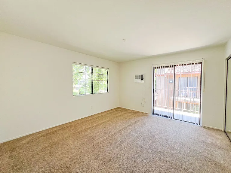 3902Howard — Photo 12