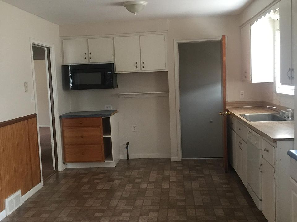 2nd image of 3930 Gertrude St