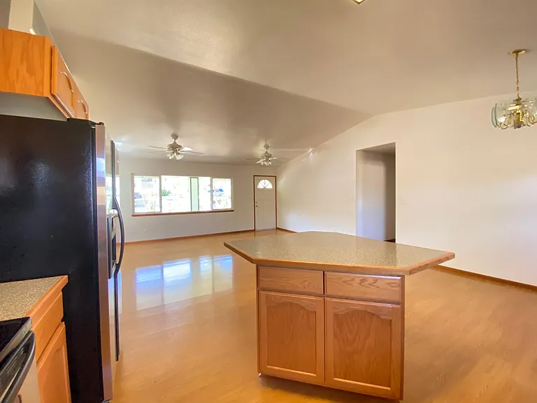 1136 Makaala St — Photo 24