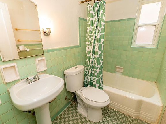 5th image of 7107 Eastlawn Dr