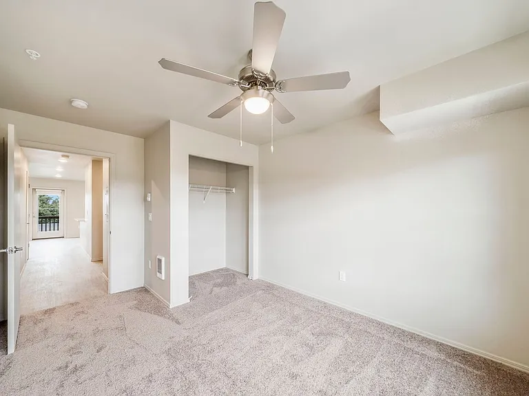 Leasing Special: $500 off 1 Month's Rent plus $1000 Standard Security Deposit! — Photo 25
