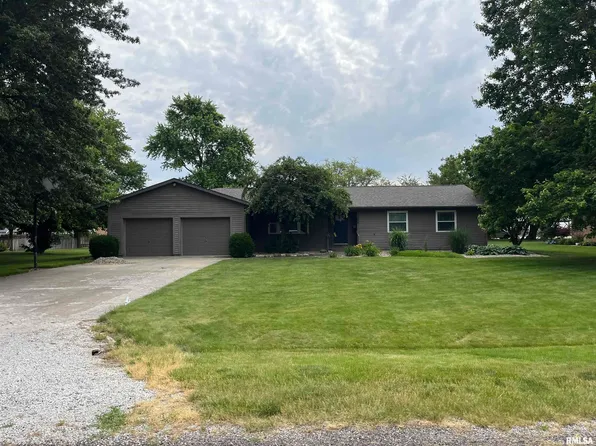 306 Melody Ln, Virden, IL 62690