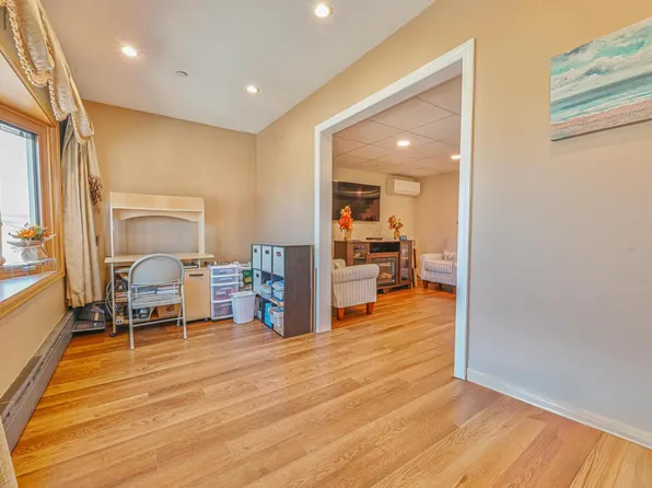 20 West 18th Road image 5 of 34