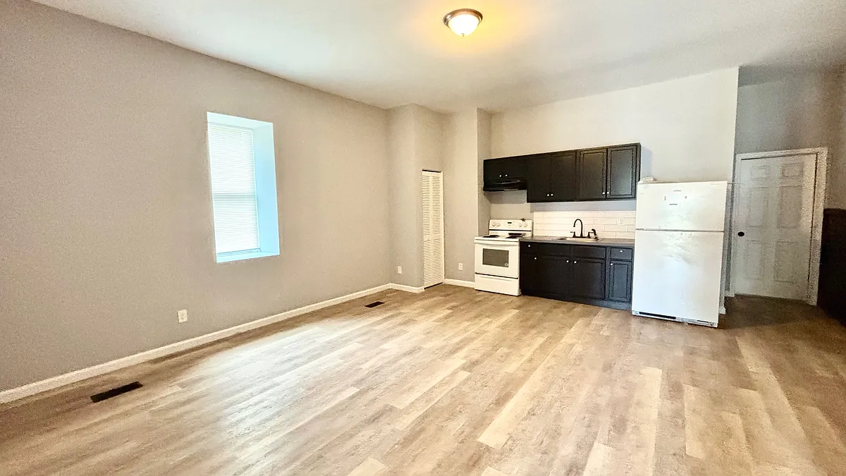 Building Photo - 5040 Lotus Ave #1E