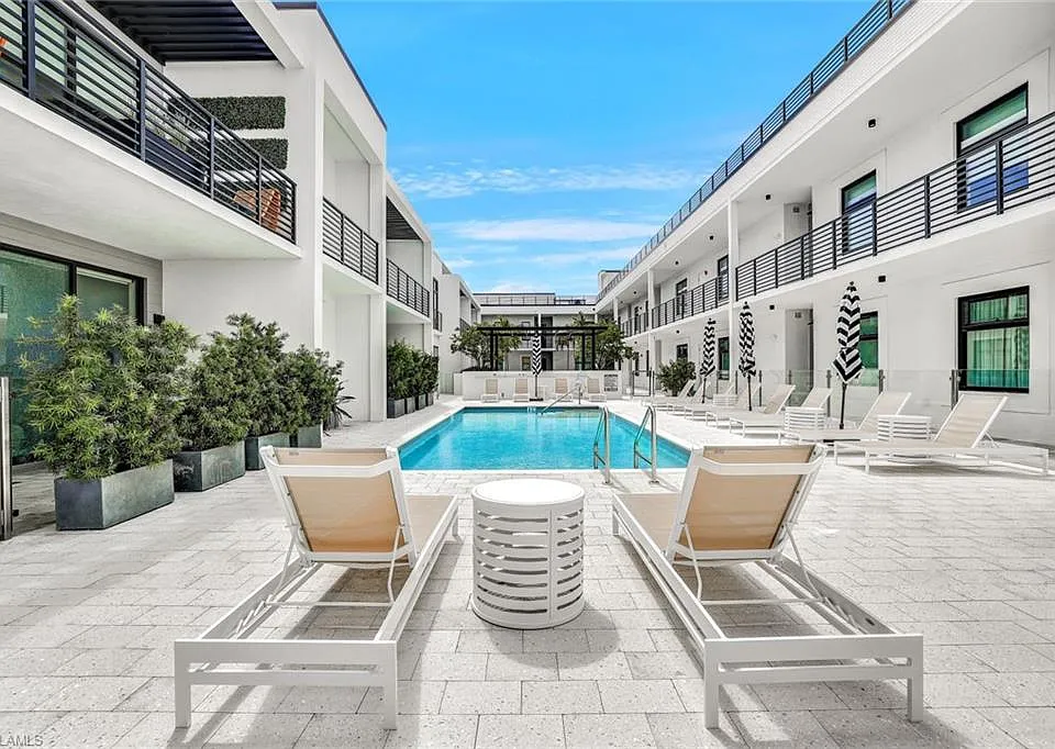 850 Central Ave #207