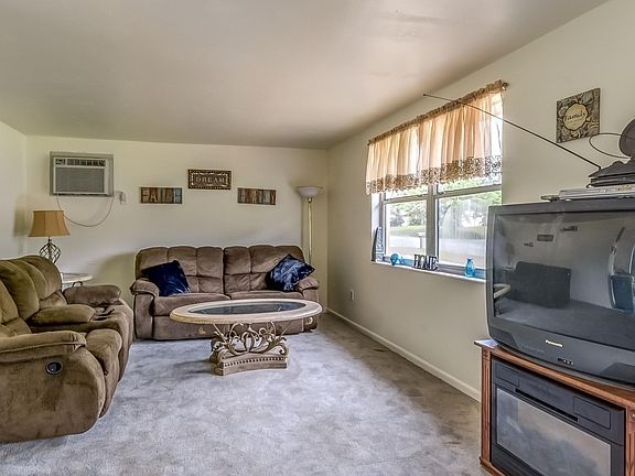 3rd image of 1766 Salem Dr