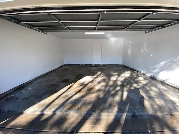 3rd image of 819 Cave Hill Ct
