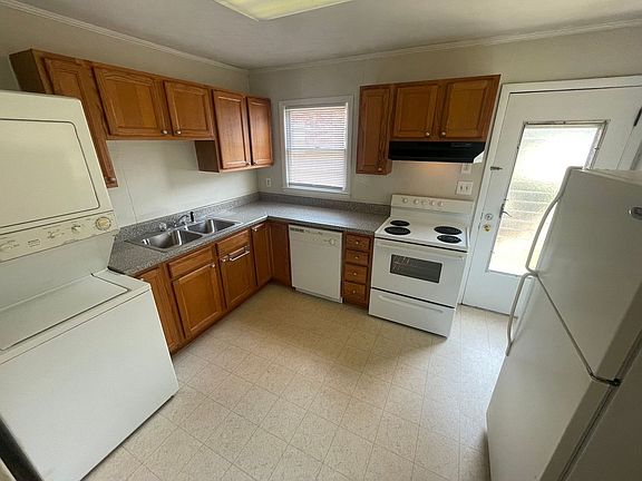 2nd image of 365 Morton Ave