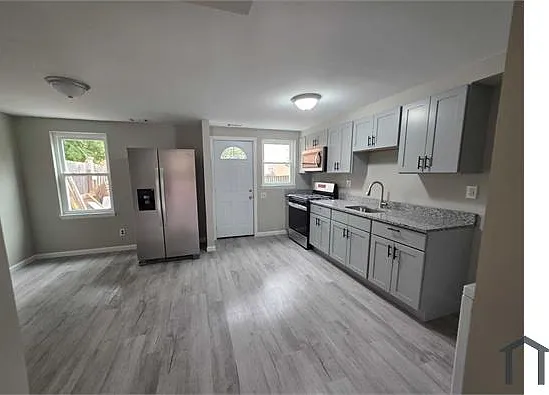 3 bed, 1080 sqft, $1,799 — Photo 2