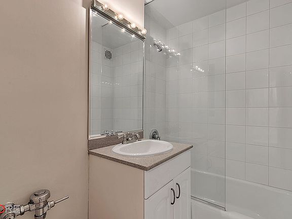 4th image of 315 W 55th St APT 1F