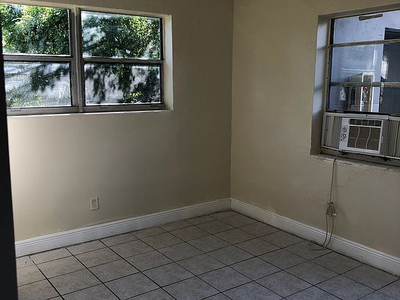 5th image of 734 NW 4th Ave APT 5