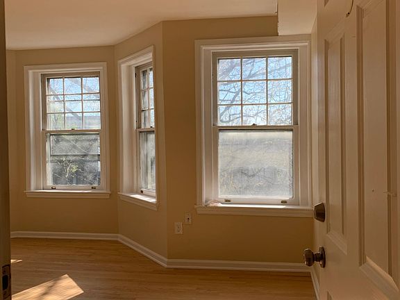 3rd image of 118 3rd St NE APT 3