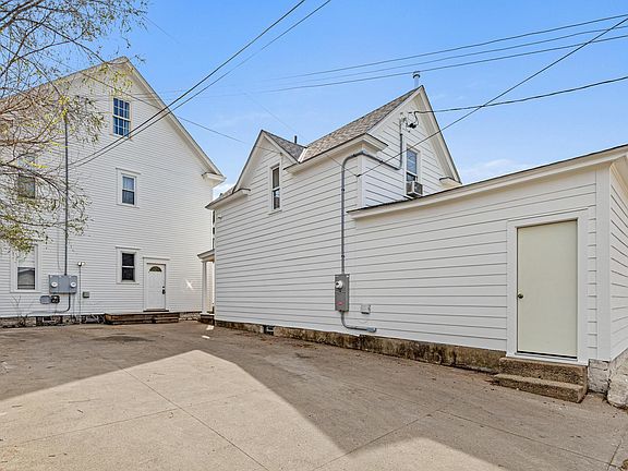 3rd image of 3024 Chicago Ave