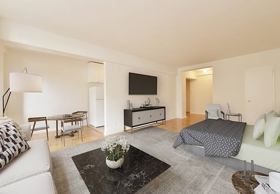 3rd image of 250 E 39th St APT 2D