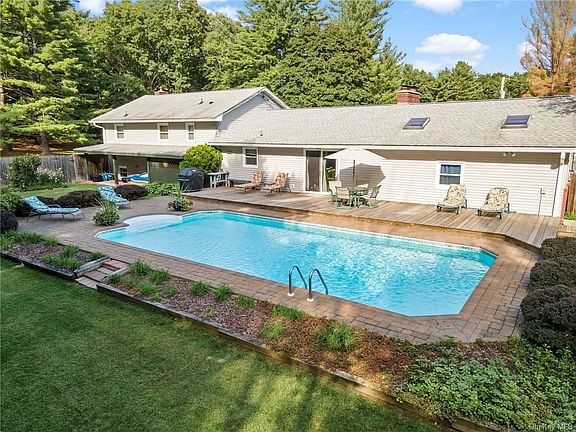 3rd image of 25 Fowler Ln