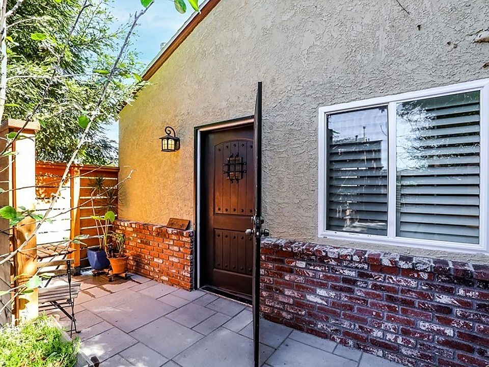 Front private entry.