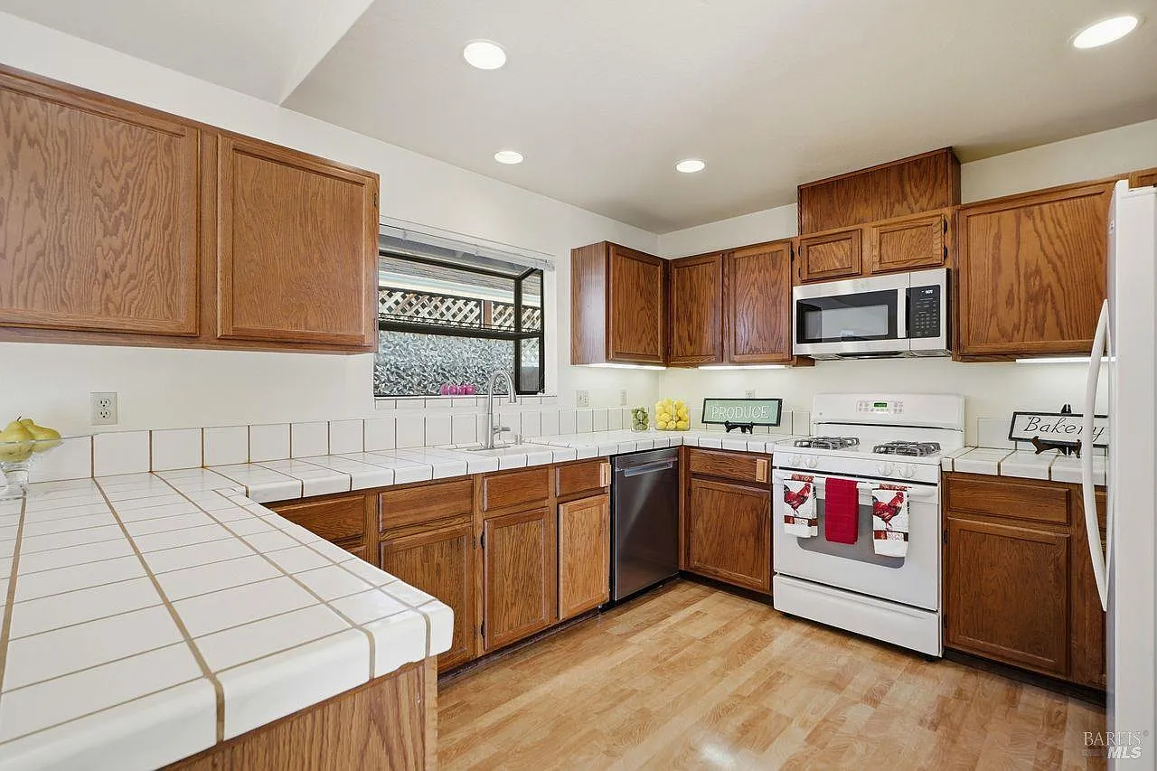 1409 Morning Glory Drive - Photo 9