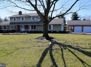 11 Harrogate Dr, Hummelstown, PA 17036