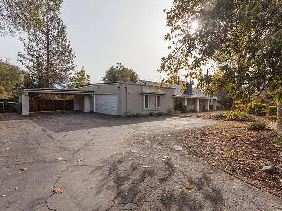 3rd image of 4975 Saratoga Dr