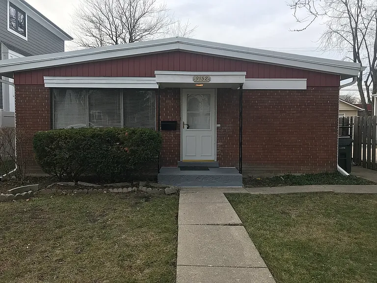 9132 New England Ave — Photo 1