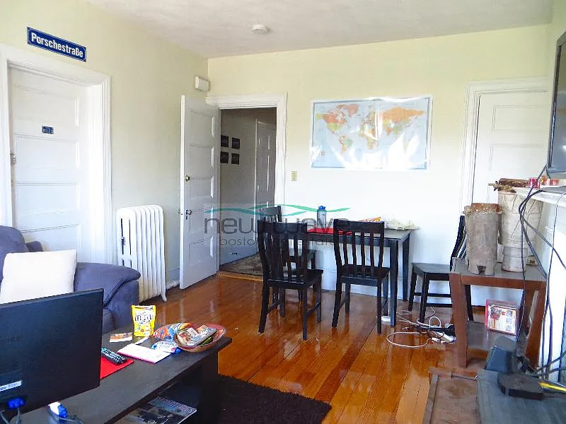 2 bed, 650 sqft, $3,600 — Photo 3