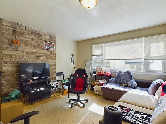 2nd image of 24 Chester St #1