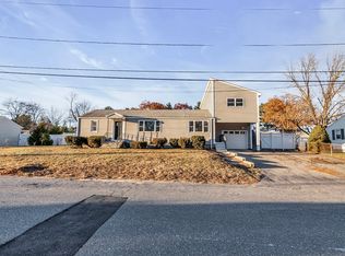 15 Pinewood Rd, Tewksbury, MA 01876
