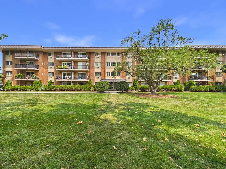 2210 S Goebbert Rd #226 — Photo 46