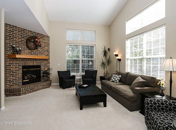 4th image of 553 Shakespeare Dr