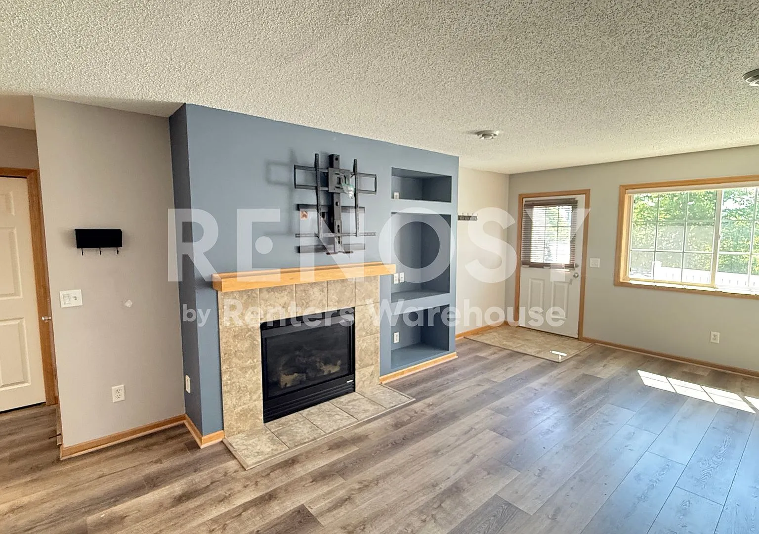 Updated Townhome Avail in Great Location! — Photo 4
