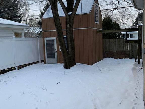4th image of 18422 Wildwood Ave