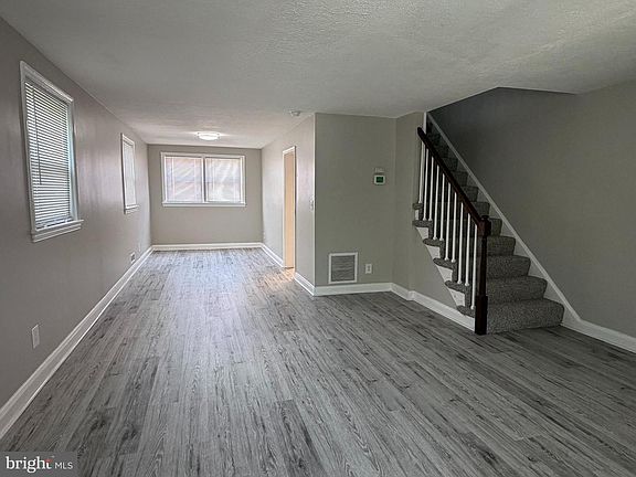 3rd image of 4331 Brehms Ln