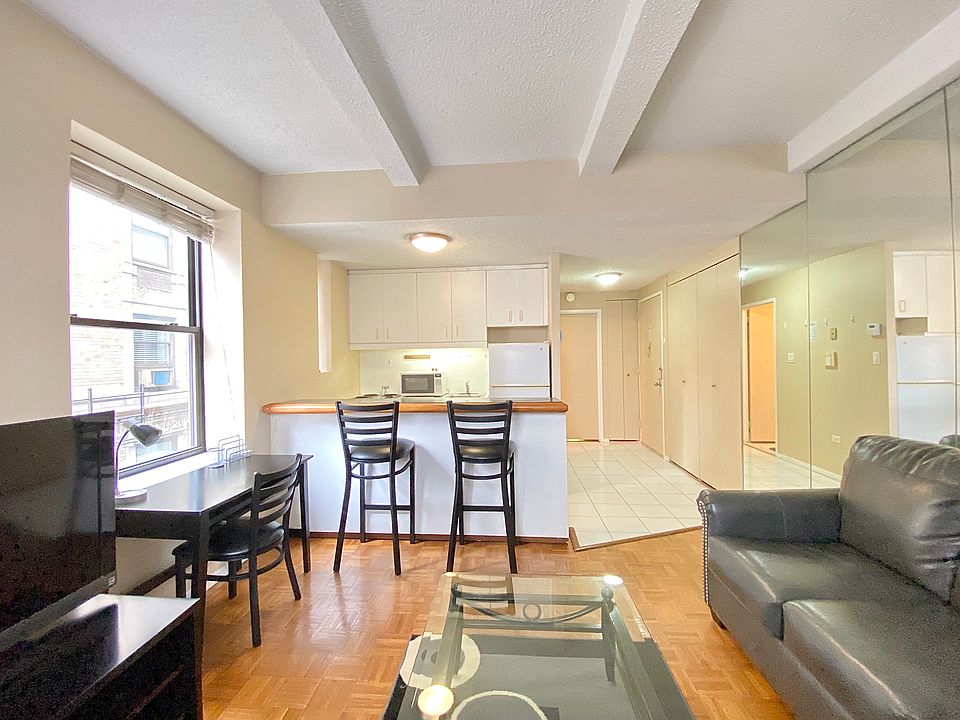 1st image of 150 W 51st St APT 1916