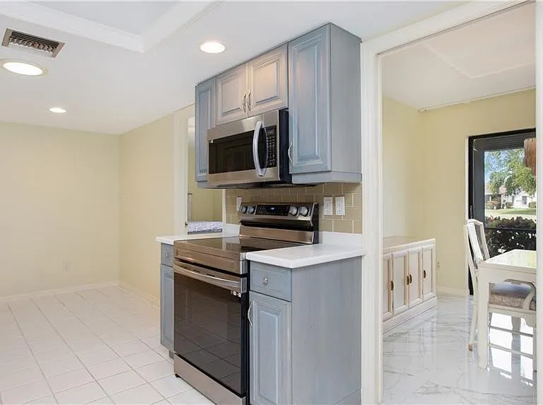 319 Reynolds Ct #M-12 — Photo 5