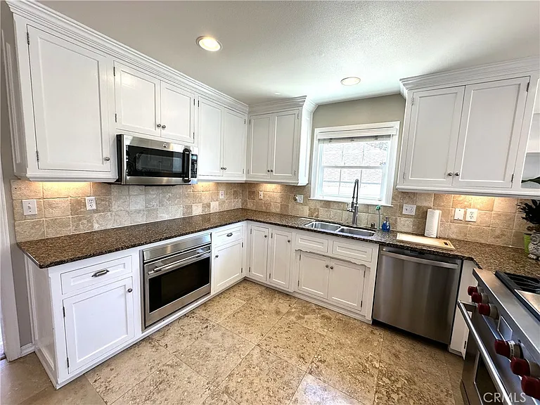 604 Village Ct — Photo 16