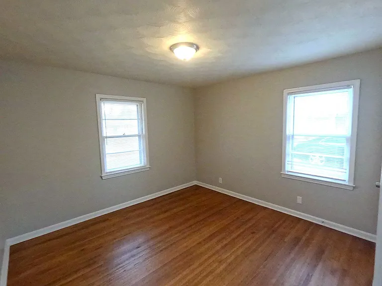 4898 Dianne Dr — Photo 16
