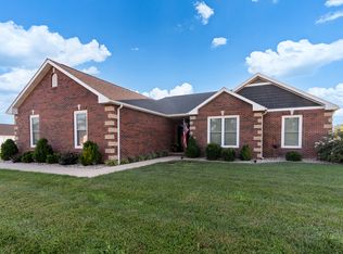 2004 Dew Drop Dr, Marion, IL 62959