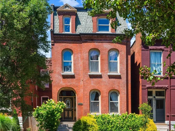 2735 Armand Pl, Saint Louis, MO 63104