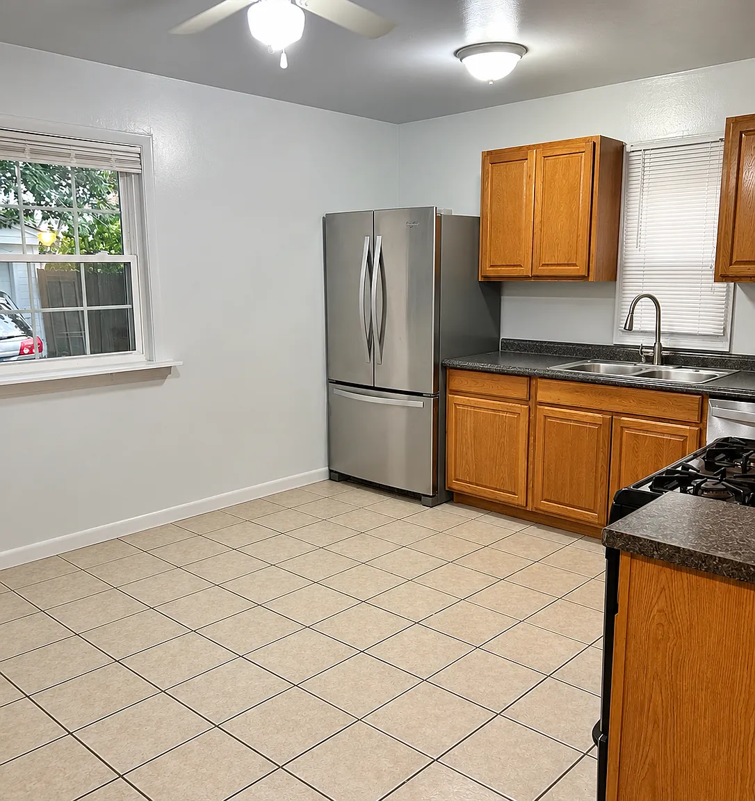 3 bed, 1176 sqft, $1,550 — Photo 3