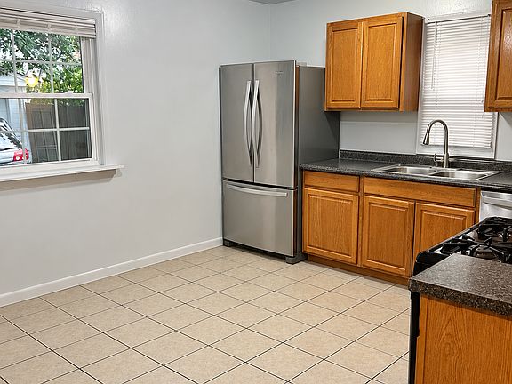 3rd image of 2623 Center Dr