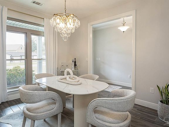3rd image of 1018 Villa Venyce Ct