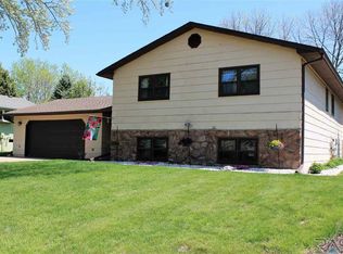 204 S Yellowstone Dr, Brandon, SD 57005