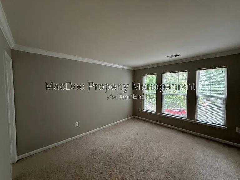 1404 Graham Dr — Photo 44