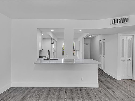 5th image of 7340 Lake Circle Drive #101