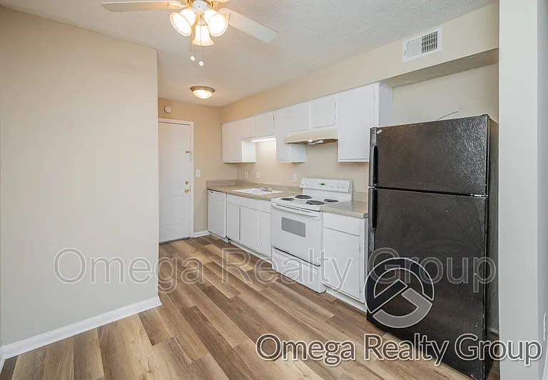 Lakeridge Apartments — Photo 29