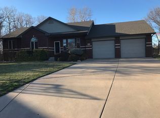 1203 Redbud Ct, Halstead, KS 67056