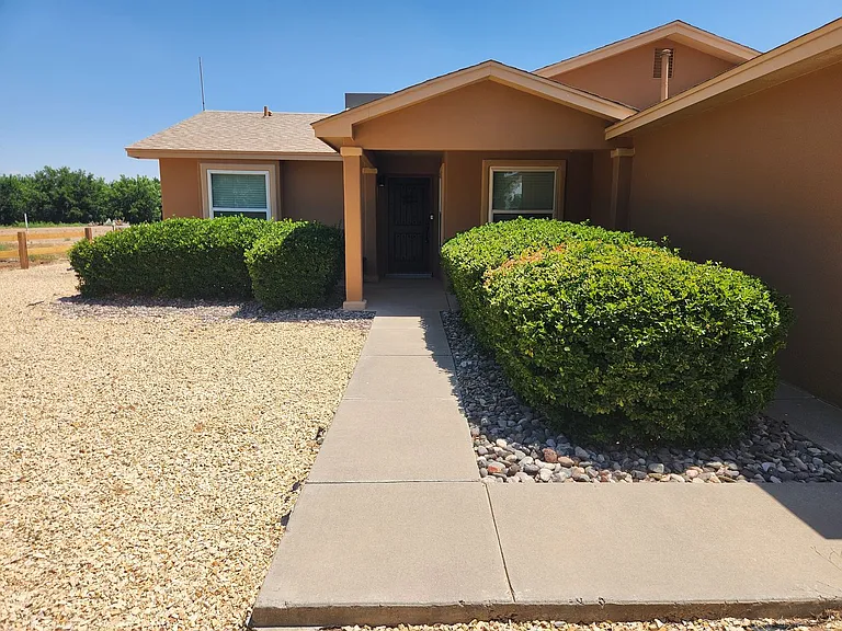 1535 Vajillo Ln — Photo 2