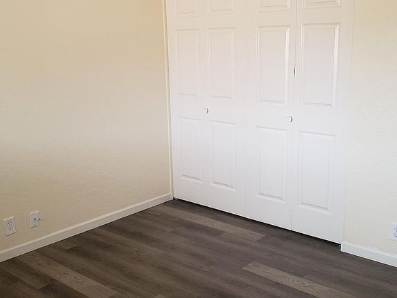 5th image of 918 W Lodge Dr
