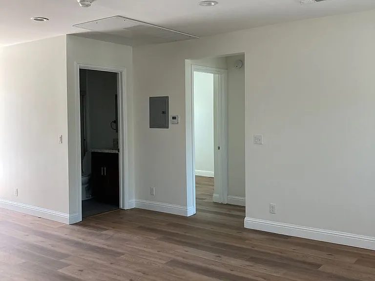 1424 Encino Ave — Photo 7